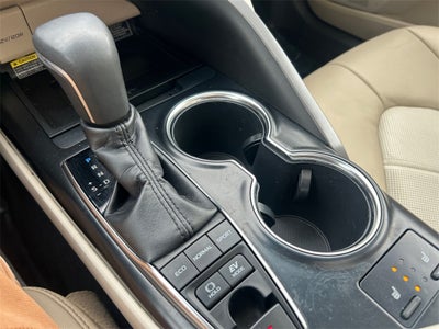 2019 Toyota Camry Hybrid XLE