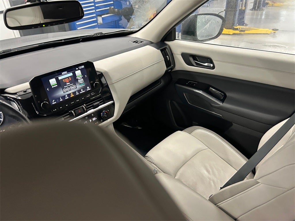 2022 Nissan Pathfinder SL