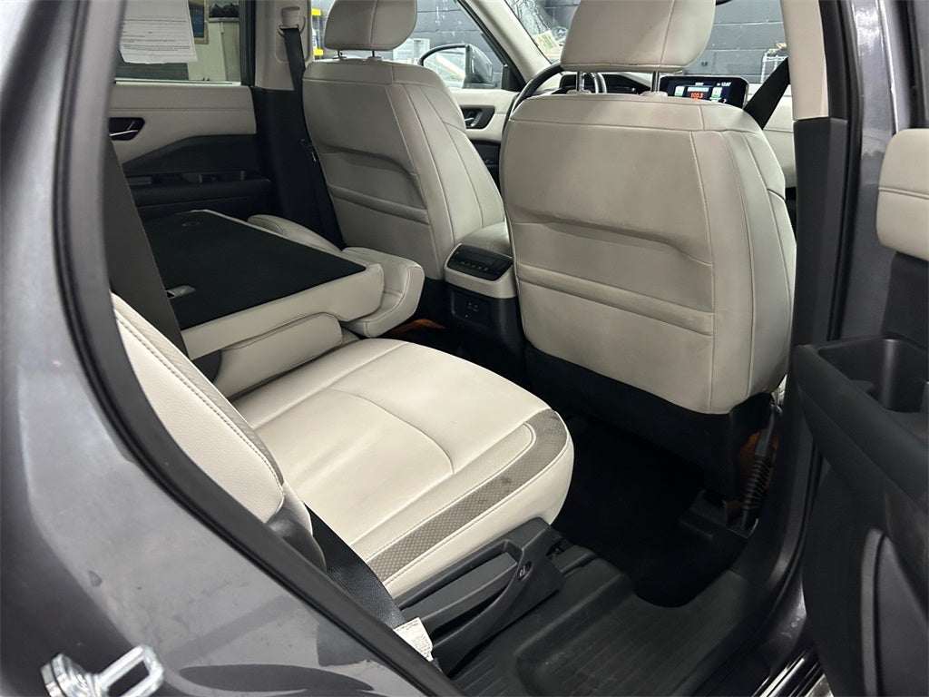 2022 Nissan Pathfinder SL