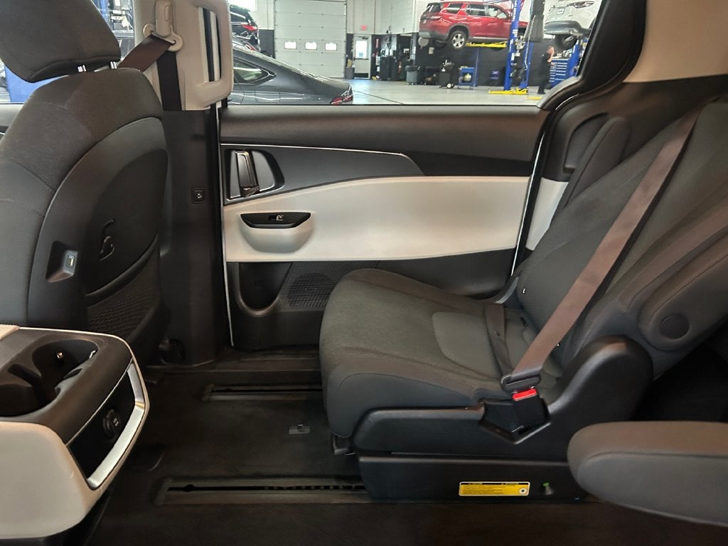 2022 Kia Carnival LX