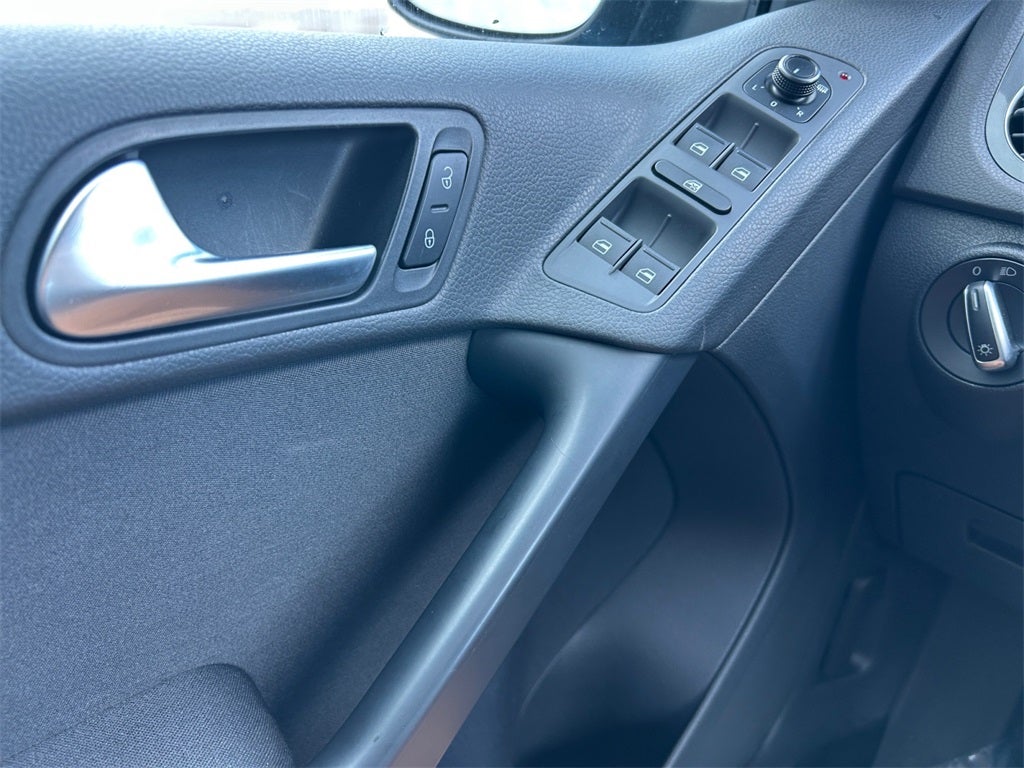 2017 Volkswagen Tiguan Limited 2.0T 4Motion