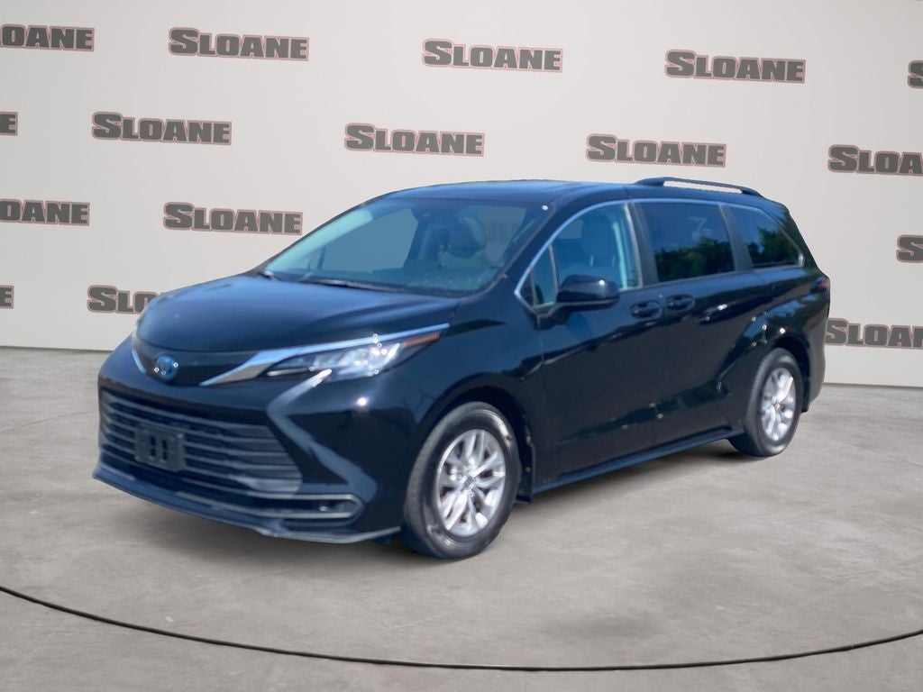 2023 Toyota Sienna LE 8 Passenger