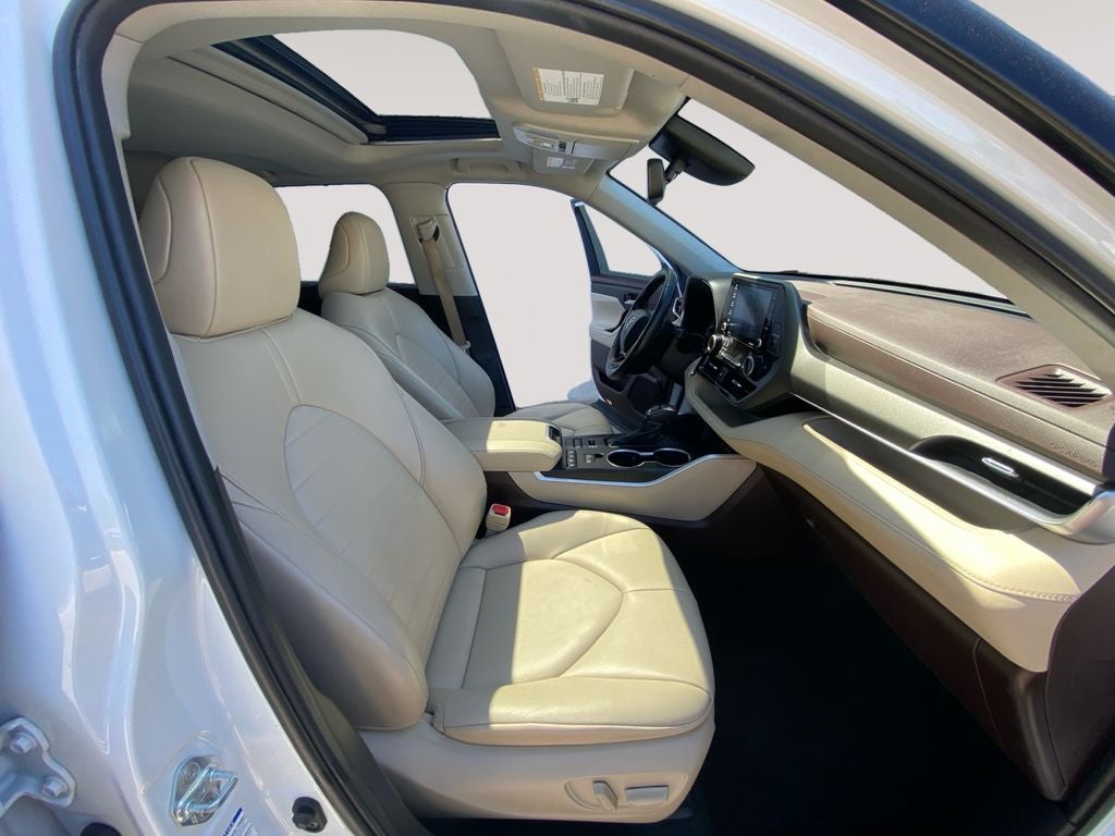 2022 Toyota HIGHLANDER XLE