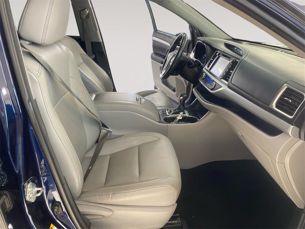 2016 Toyota HIGHLANDER XLE V6