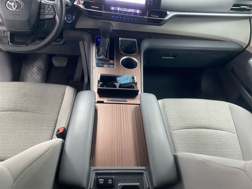 2024 Toyota SIENNA LE LE 8 Passenger