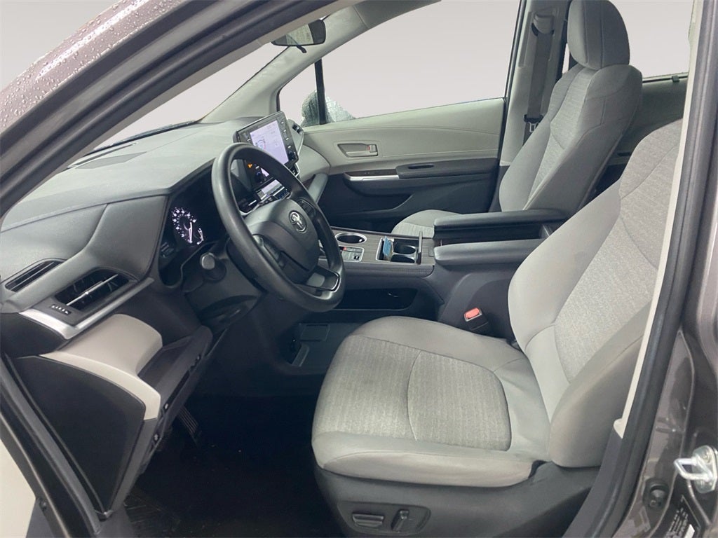 2024 Toyota SIENNA LE LE 8 Passenger