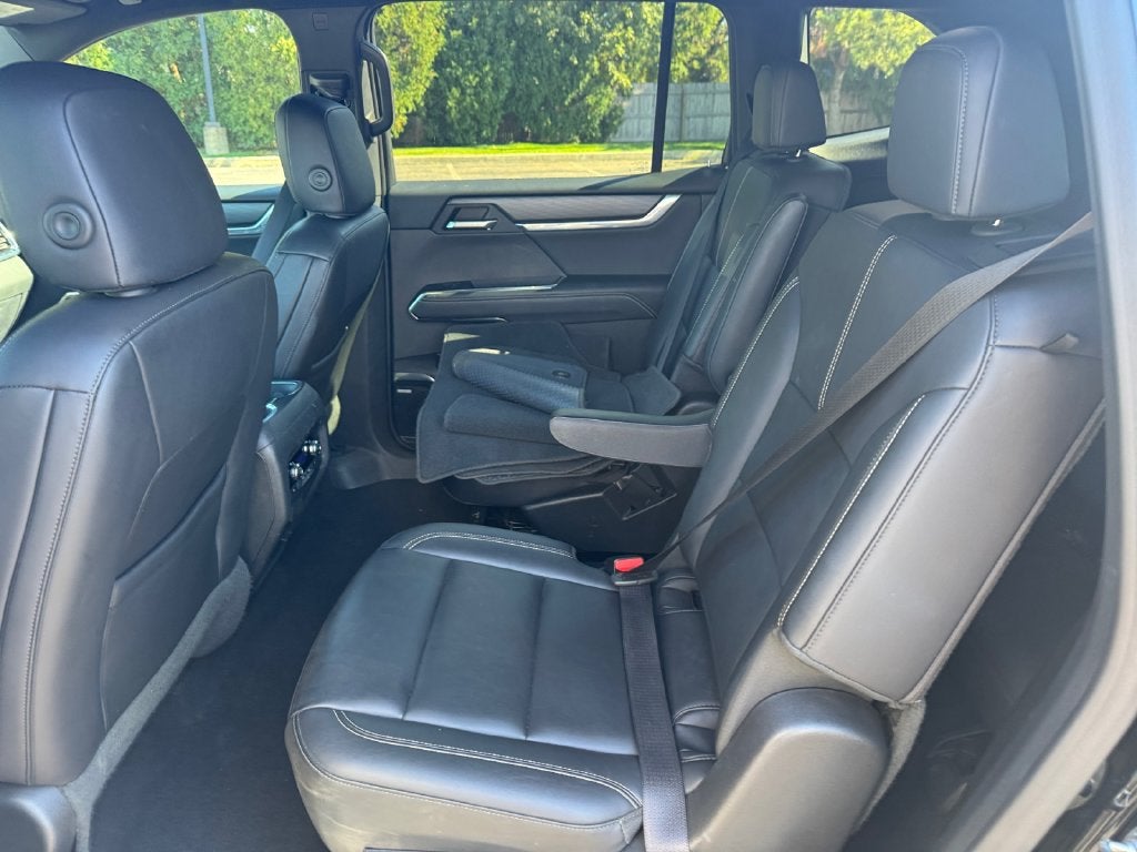 2024 GMC Acadia Elevation