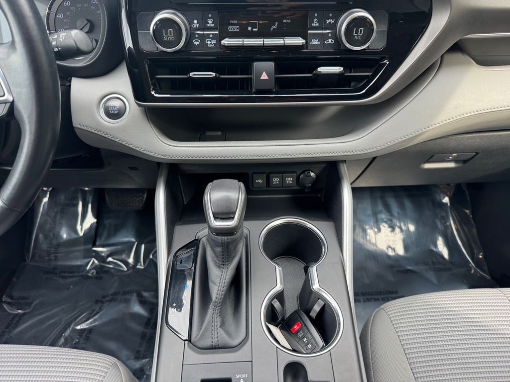 2020 Toyota Highlander LE