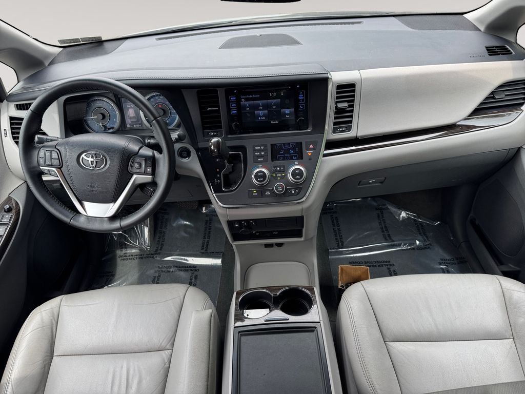 2017 Toyota Sienna XLE Premium 7 Passenger