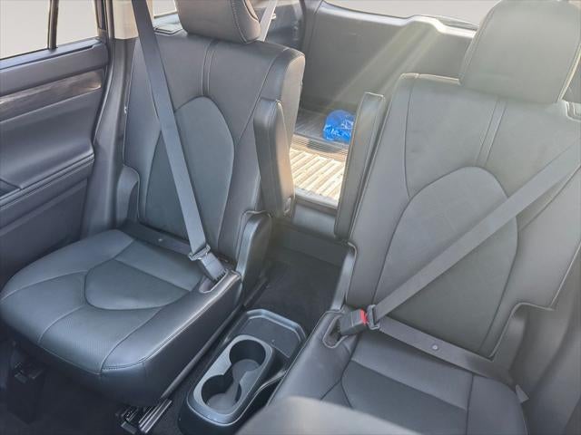 2023 Toyota Highlander Hybrid Platinum