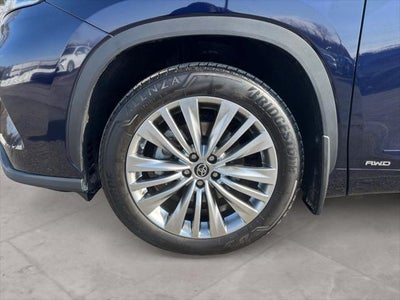 2023 Toyota Highlander Hybrid Platinum