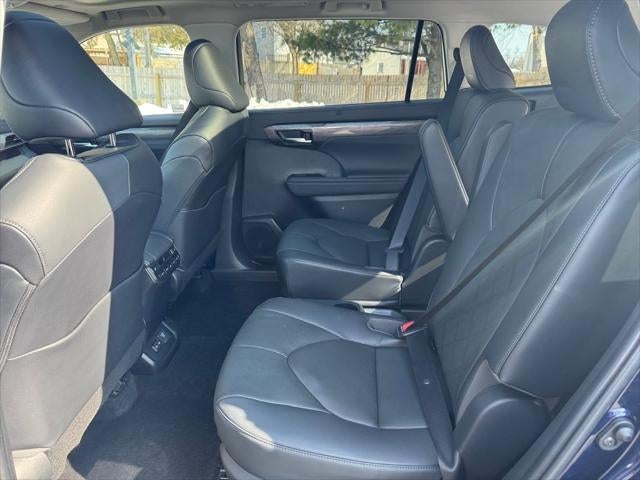 2023 Toyota Highlander Hybrid Platinum