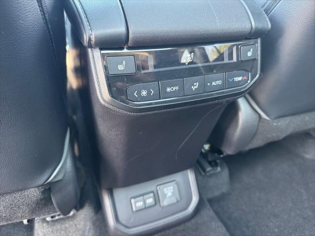 2023 Toyota Highlander Hybrid Platinum