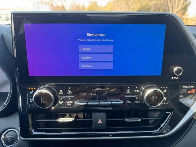 2023 Toyota Highlander Hybrid Platinum