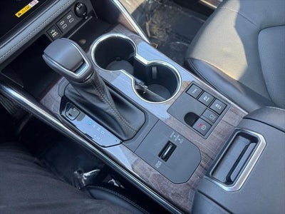 2023 Toyota Highlander Hybrid Platinum