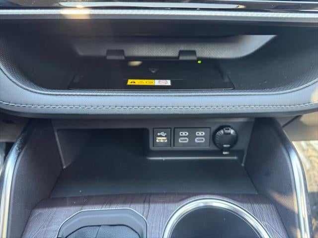 2023 Toyota Highlander Hybrid Platinum