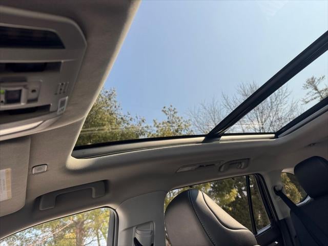 2023 Toyota Highlander Hybrid Platinum