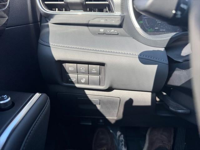 2023 Toyota Highlander Hybrid Platinum