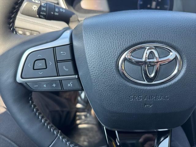 2023 Toyota Highlander Hybrid Platinum