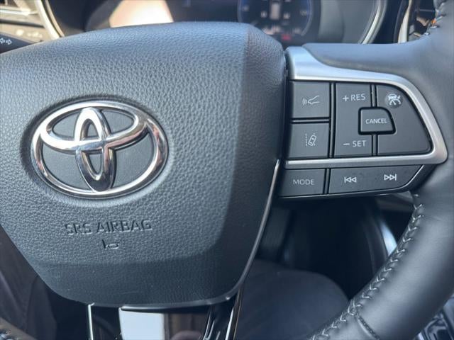 2023 Toyota Highlander Hybrid Platinum