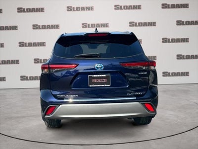 2023 Toyota Highlander Hybrid Platinum