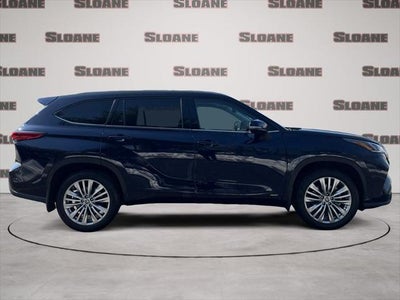 2023 Toyota Highlander Hybrid Platinum