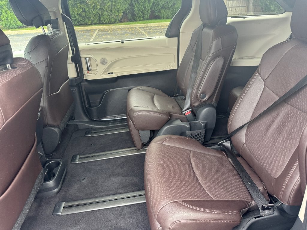 2024 Toyota Sienna Platinum 7 Passenger