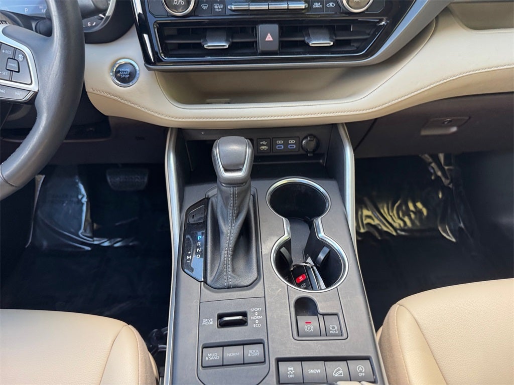 2022 Toyota HIGHLANDER XLE