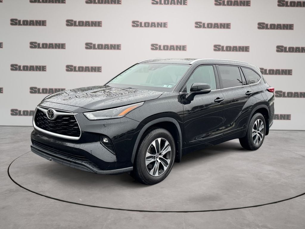 2022 Toyota HIGHLANDER XLE