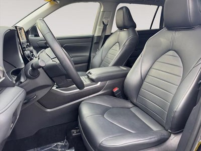 2022 Toyota HIGHLANDER XLE
