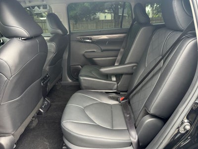 2025 Toyota Highlander Platinum