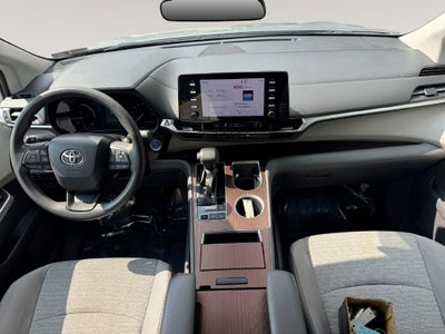 2022 Toyota Sienna LE 8 Passenger
