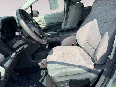 2022 Toyota Sienna LE 8 Passenger