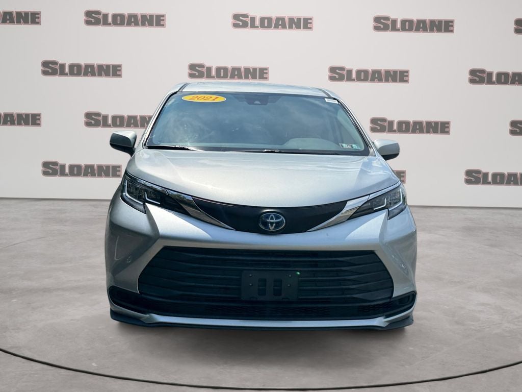 2021 Toyota Sienna LE 8 Passenger