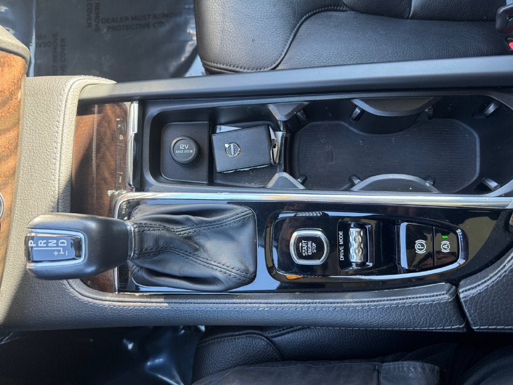 2018 Volvo XC90 T6 Momentum