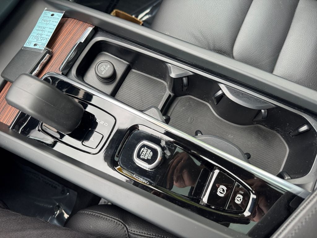 2024 Volvo XC60 B5 Plus Dark Theme