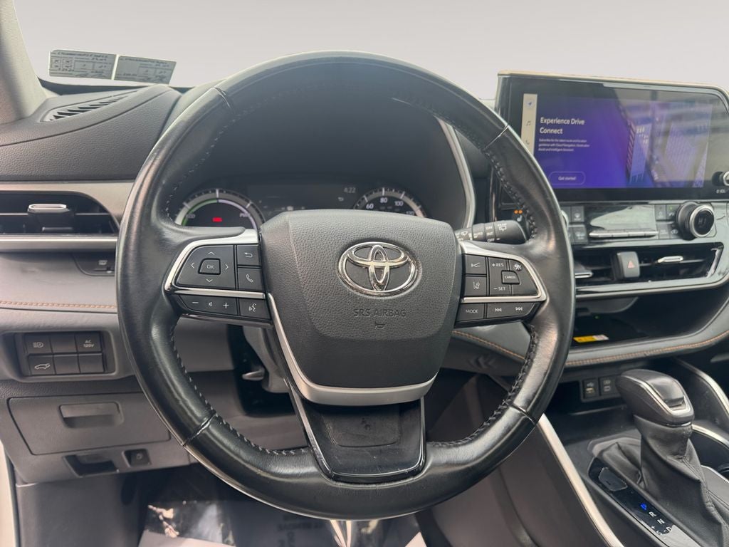 2023 Toyota Highlander Hybrid Bronze Edition