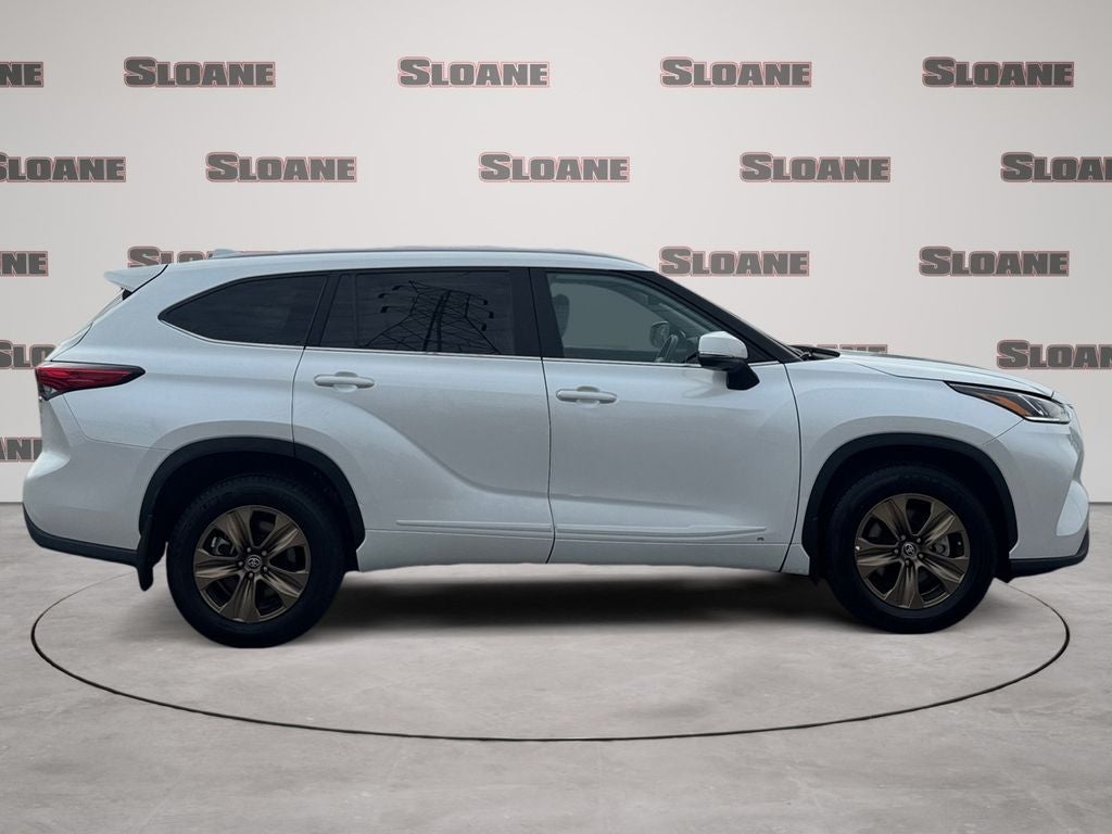 2023 Toyota Highlander Hybrid Bronze Edition