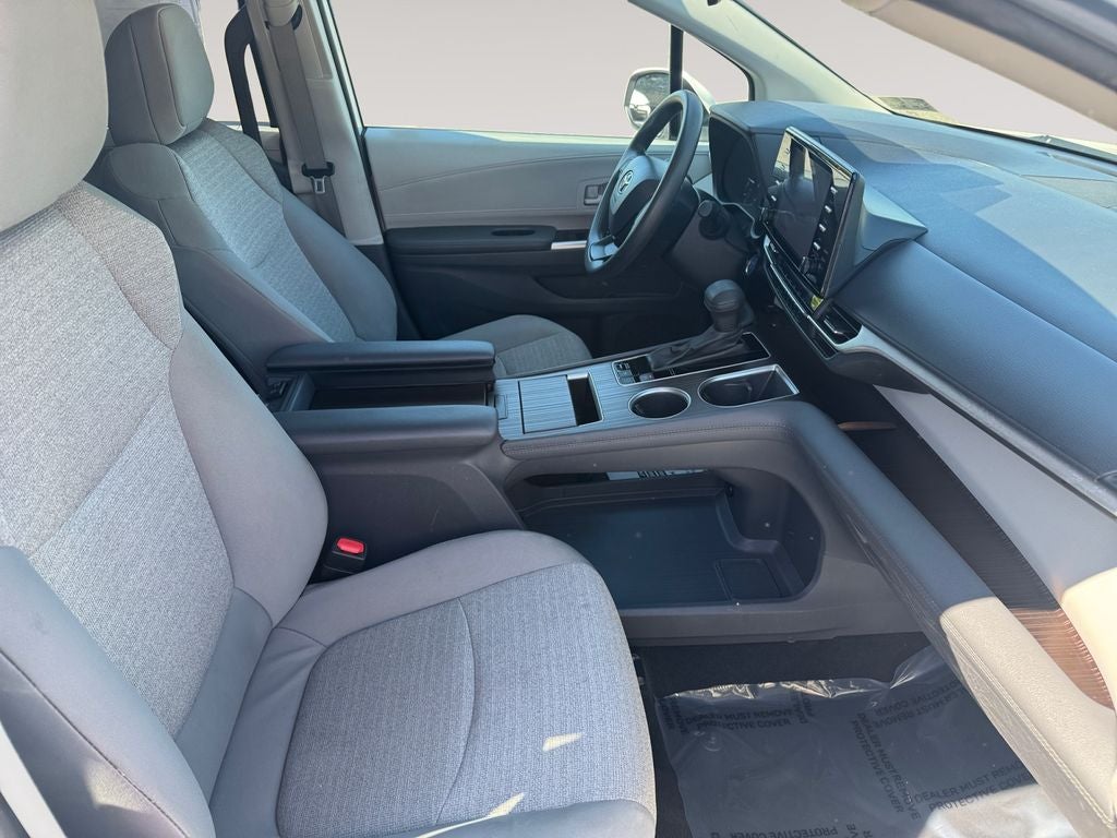2024 Toyota Sienna LE 8 Passenger